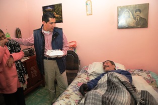 VISITA CARLOS PEÑA a BENEFICIARIOS DE BUEN PROVECHO Y ENTREGA APARATOS  ORTOPÉDICOS