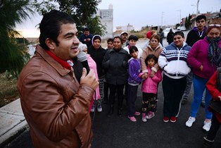 ENTREGA ROBERTO LUÉVANO PAVIMENTACIÓN EN CALLE INGLATERRA DE COLONIA  PROGRESISTAS