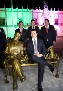 DEVELA MAR ESCULTURA DE RAMÓN LÓPEZ VELARDE EN PLAZA DE ARMAS