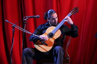 EXQUISITO CONCIERTO DE ALEJANDRO CARRILLO EN TEATRO HINOJOSA