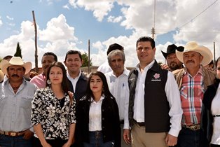 EN DOMINGO DE RAMOS ESTRECHAN RELACIONES GOBERNADOR Y OBISPO