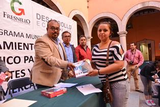 Entrega Municipio Equipos Electrónicos a Pequeños Comerciantes