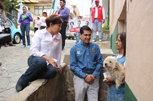 TENDRÁN NUESTRO VOTO PORQUE USTEDES SÍ CUMPLEN, DICEN HABITANTES DE FUENTES DEL BOSQUE A CANDIDATOS DEL PRI