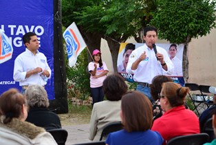 Tavo y El Chiquis piden a colonos votar por un proyecto que garantiza el desarrollo de Jerez