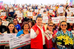 ENTREGA GOBERNADOR 126 ESCRITURAS Y APOYOS DEL PROGRAMA SUMAR EN TRANCOSO