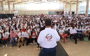 Alejandro Tello refuerza alianza de apoyo y compromiso con los jóvenes de Zacatecas