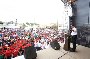 Tello garantiza llevar comunicación celular, Internet, salud y vivienda al semidesierto zacatecano