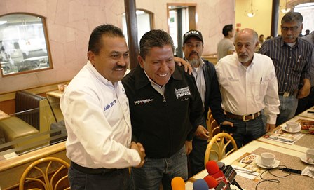 Coordinador de campaña de Rafael Flores deja la alianza PAN/PRD y se suma a Morena