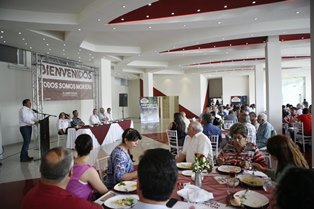 Se reúne David Monreal con empresarios