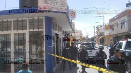 LE DAN DE PLOMAZOS, QUEDA HERIDO