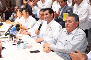 RESPOPONDE RAFA FLORES PORQUE SE FUE SU COORDINADOR DE CAMPAÑA