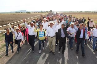RAFAEL FLORES MENDOZA SE COMPROMETE CON EL CAMPO ZACATECANO