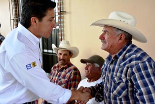 TAVO  DE LA TORRE CON GANADEROS