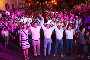 CANDIDATOS DE LA ALIANZA PAN-PRD FESTEJAN A MADRES JEREZANAS