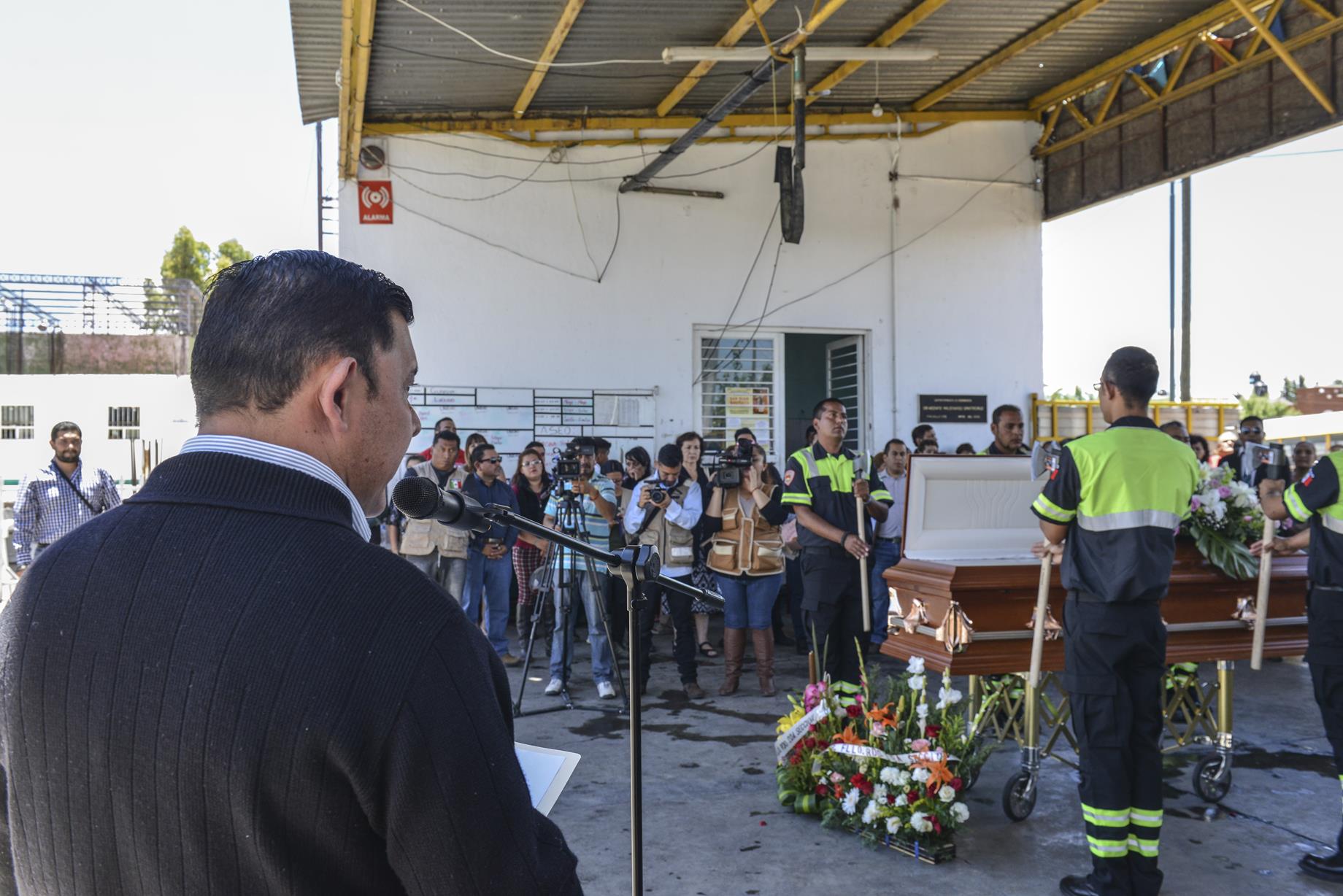 Rinden homenaje de cuerpo presente a María de Jesús Ávila Zasati