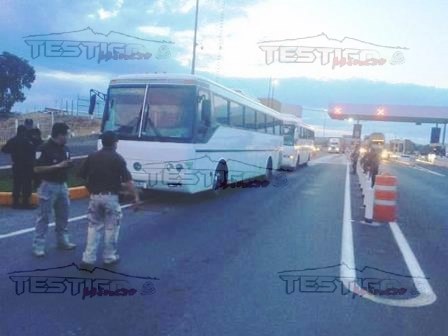 ASEGURAN AUTORIDADES A 102 MIGRANTES CENTROAMERICANOS EN CASETA DE FRESNILLO