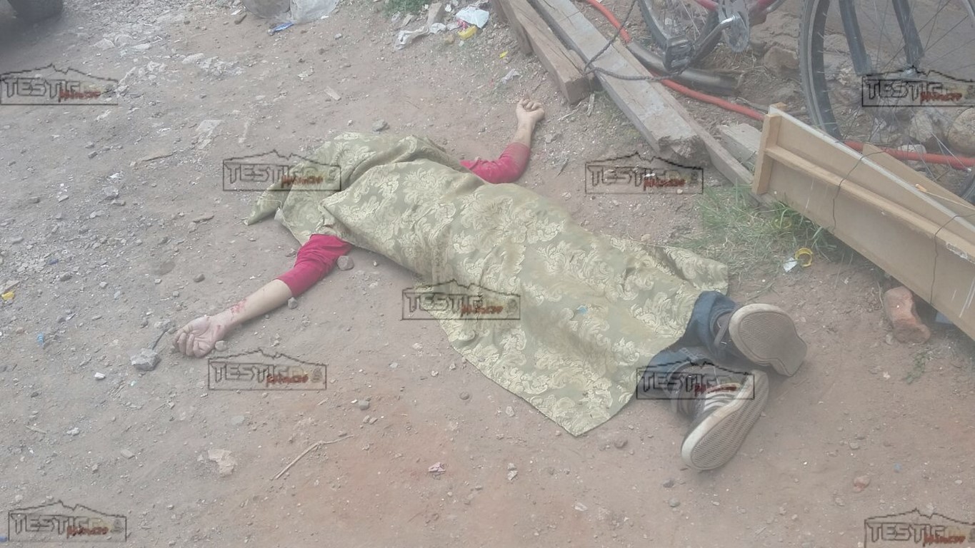 LO ACRIBILLAN EN LA PUERTA DE SU CASA