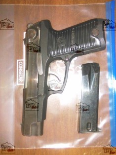 DETIENEN A MENOR EN POSESIÓN DE DOS ARMAS EN TRANCOSO