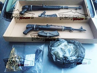 DETIENEN EN GUADALUPE A DOS JÓVENES EN POSESIÓN DE ARMAS LARGAS, ESTUPEFACIENTE Y AUTO ROBADO