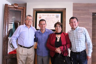 REFRENDA AYUNTAMIENTO CAPITALINO CONVENIO DE APOYO PARA TRANSPORTE CON ESTRELLA BLANCA