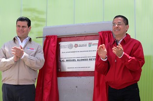 DEVELAN PLACA EN UNIDAD DEPORTIVA