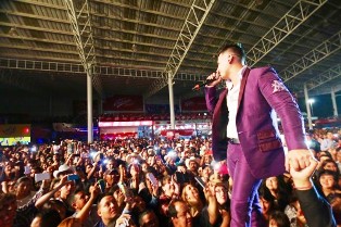 ENTREGA LA ARROLLADORA BANDA EL LIMÓN SU AMOR A FRESNILLO