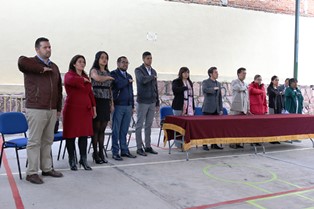 ASISTEN CONCEJALES A HONORES A LA BANDERA EN LA PRIMARIA NARCISO MENDOZA