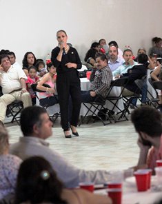 Convive Lupita Flores con simpatizantes y líderes de colonias de Fresnillo y Enrique Estrada