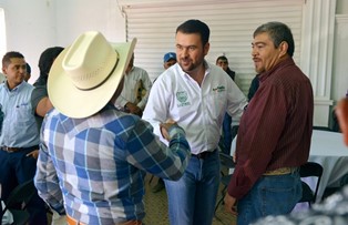 JOSÉ HARO DE LA TORRE SE REÚNE CON DELEGADOS DE COMUNIDADES