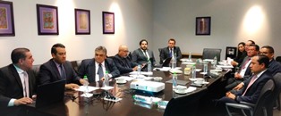 MINEROS QUEMAN PROPAGANDA DE TELLO