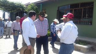 VISITAN A LOS PRODUCTORES DE UVA DE FRESNILLO