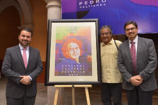 EXPONEN ARTESANOS LOCALES SUS CREACIONES EN EL PORTAL DE LAS FLORES