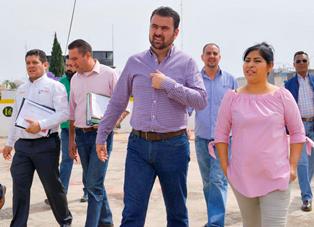 HARO DE LA TORRE RECORRE MERCADOS MUNICIPALES