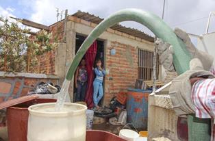 CUBREN DEMANDA DE ABASTECIMIENTO DE AGUA POTABLE DE ACUERDO AL COMPROMISO DE HARO DE LA TORRE