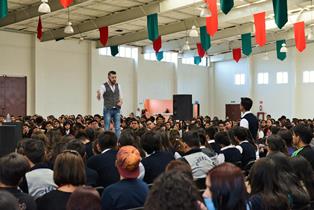 SE DESARROLLÓ CON GRAN ÉXITO LA CONFERENCIA “LA VIRTUD DE LA ACTITUD” DE DANIEL HABIF