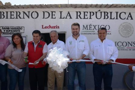HARO DE LA TORRE ENTREGA LECHERÍA LICONSA  EN LA COMUNIDAD SEIS DE ENERO