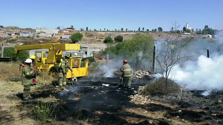 AFECTA INCENDIO 200 METROS CUADRADOS DE PASTIZAL Y LLANTAS