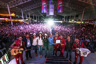 SE APODERA EDWIN LUNA Y LA TRAKALOSA DE MONTERREY DEL ESCENARIO DE LA FENAFLLO 2017