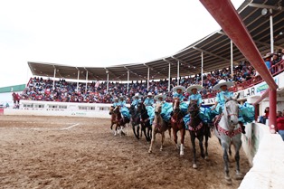 Participan instructores de diversos Municipios del Estado. • El evento es encabezado por los hermanos Miguel y Manuel Castro. Fresnillo, Zac.- El Foro Alterno de la Feria Nacional de Fresnillo (Fenafllo) 2017 clausuró sus actividades programadas en el mar