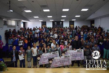 ENTREGA LUPITA FLORES BECAS A LA NIÑEZ Y JUVENTUD FRESNILLENSE
