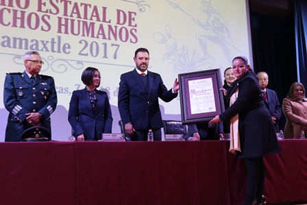 ENTREGA CDHEZ PREMIO ESTATAL DE DERECHOS HUMANOS “TENAMAXTLE 2017” A ASOCIACIONES DE NOCHISTLÁN Y FRESNILLO