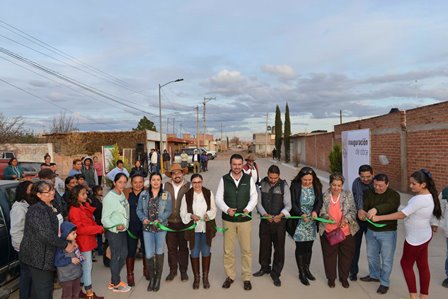 ENTREGA JOSÉ HARO DE LA TORRE OBRA DE PAVIMENTACIÓN DE CALLE GANDHI EN COLONIA LÁZARO CÁRDENAS