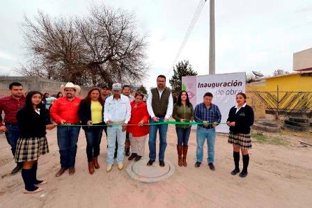 ENTREGA HARO DE LA TORRE AULAS EN SAN GABRIEL Y SAN IGNACIO