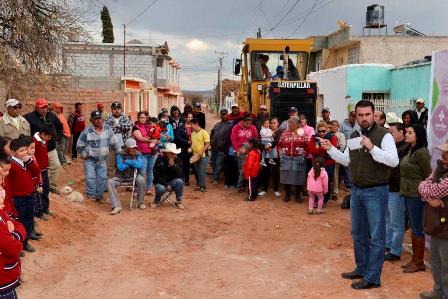 ARRANCA PROYECTO DE PAVIMENTACIÓN EN LA COMUNIDAD DE MORELOS; INVIERTEN 1.1 MILLONES DE PESOS