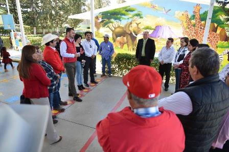 ENTREGA HARO DE LA TORRE OBRAS  EN LA COMUNIDAD DE PLATERO
