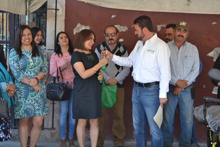 ENTREGA HARO DE LA TORRE VEHÍCULO  A CONTRIBUYENTE CUMPLIDA