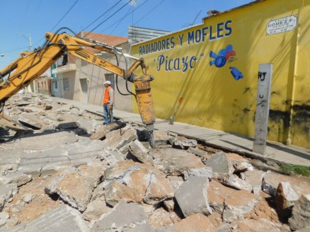 ARRANCA OBRA DE PAVIMENTACIÓN Y REHABILITACIÓN  EN LA CALLE GOMÉZ FARÍAS