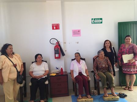 PROMUEVE DIF EL CUIDADO PERSONAL  A ADULTOS MAYORES