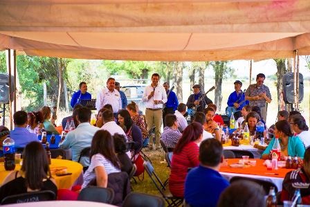 URGENTE ELIMINAR LAS ACCIONES PUNITIVAS DE LA REFORMA EDUCATIVA: RAFA FLORES