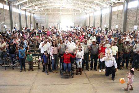 CONTINÚA RECORRIDO POR COMUNIDADES DE SOMBRERETE: NORMA CASTORENA